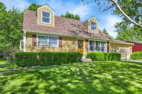 390 Cornell Ln, Elgin, IL 60123