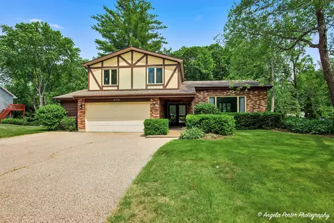 4718 Lake Dawnwood Dr, Mchenry, IL 60051