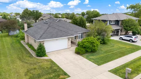 8442 Rob Roy Dr, Orland Park, IL 60462