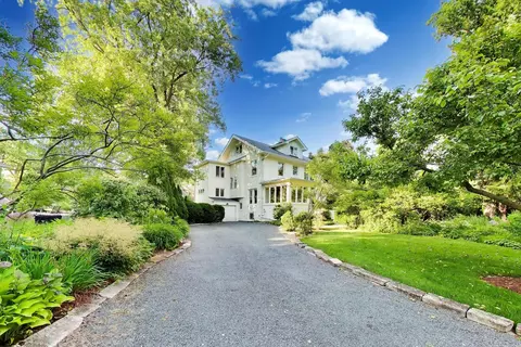 325 Oxford Rd, Kenilworth, IL 60043