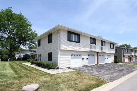 123 Fairlane Ct #A, Bloomingdale, IL 60108