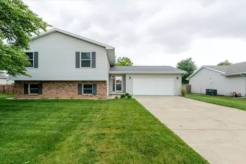 712 Platt Way, Hudson, IL 61748