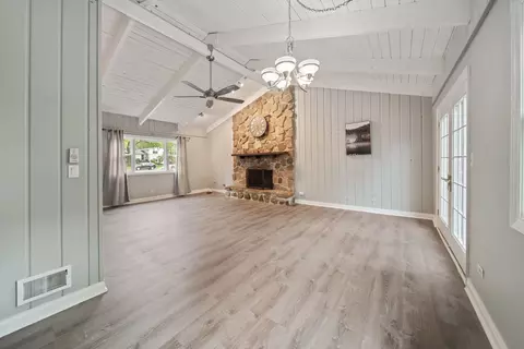 Living - 1530 Central Ave, Deerfield, IL 60015 photo 2 of 3