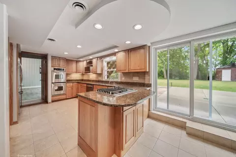 Kitchen - 1530 Central Ave, Deerfield, IL 60015 photo 4 of 4