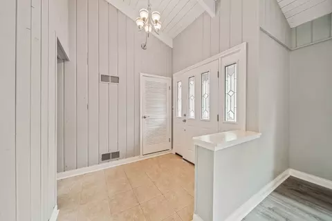 Entry Way - 1530 Central Ave, Deerfield, IL 60015 photo 1 of 2
