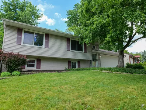 1707 S Green Meadows Blvd, Streamwood, IL 60107