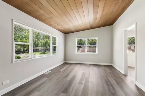 Living - 453 Tomahawk St, Park Forest, IL 60466 photo 2 of 2