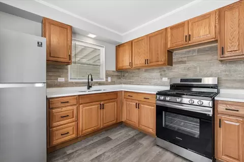 Kitchen - 453 Tomahawk St, Park Forest, IL 60466 photo 2 of 2