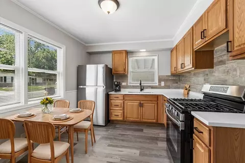 Kitchen - 453 Tomahawk St, Park Forest, IL 60466 photo 1 of 2