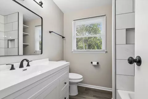 Bath - 453 Tomahawk St, Park Forest, IL 60466 photo 2 of 3