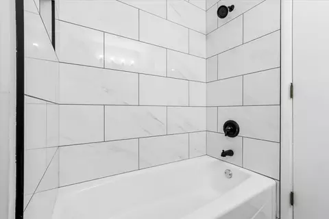 Bath - 453 Tomahawk St, Park Forest, IL 60466 photo 3 of 3