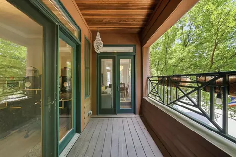 Exterior - Undisclosed, Chicago, IL 60657 photo 1 of 8