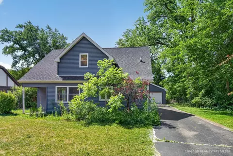 830 E Kimball Ave, Woodstock, IL 60098