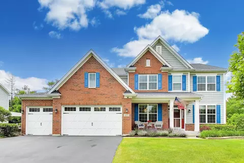 823 Heatherfield Cir, Naperville, IL 60565