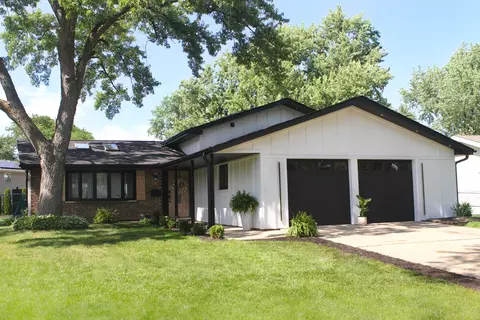 326 Milan Ct, Schaumburg, IL 60193