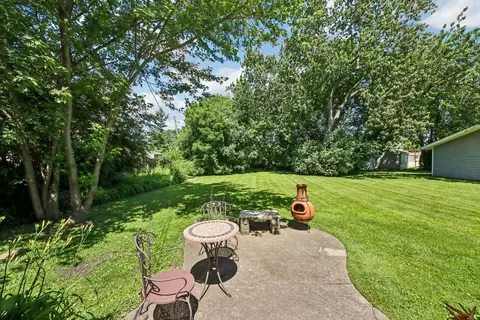 Exterior - 320 Illinois Blvd, Hoffman Estates, IL 60169 photo 2 of 7