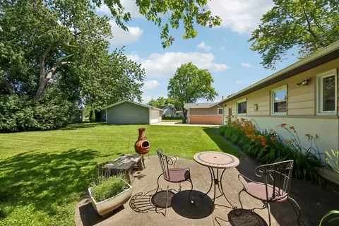 Exterior - 320 Illinois Blvd, Hoffman Estates, IL 60169 photo 3 of 7