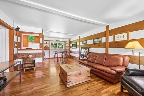 Living - 320 Illinois Blvd, Hoffman Estates, IL 60169 photo 1 of 1