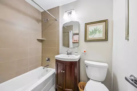 Bath - 320 Illinois Blvd, Hoffman Estates, IL 60169 photo 2 of 2