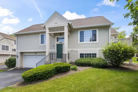 557 Cary Woods Cir, Cary, IL 60013