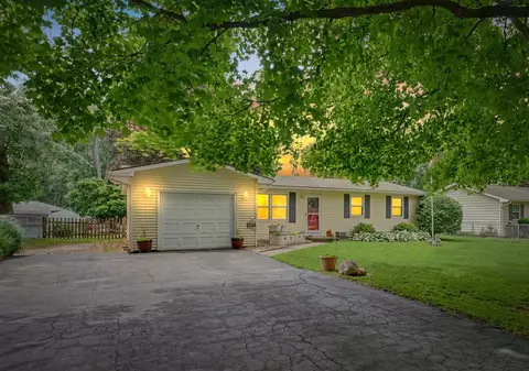 507 E Larmon St, Tolono, IL 61880