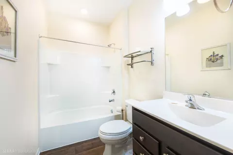 Bath - 1902 Doolin Ave, Mchenry, IL 60050 photo 3 of 3