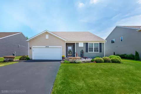 1902 Doolin Ave, Mchenry, IL 60050