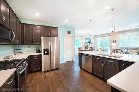 Kitchen - 1902 Doolin Ave, Mchenry, IL 60050 photo 4 of 5