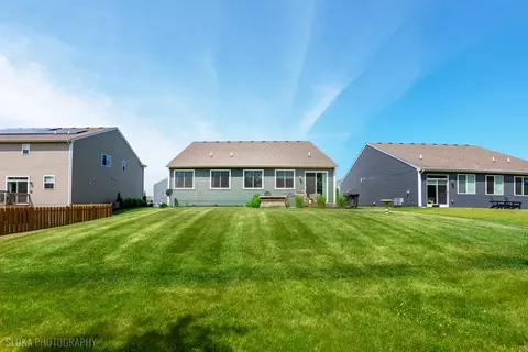 Exterior - 1902 Doolin Ave, Mchenry, IL 60050 photo 8 of 10