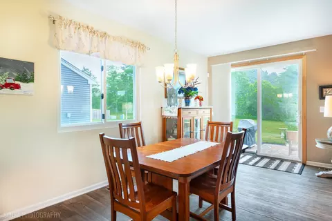 Dining - 1902 Doolin Ave, Mchenry, IL 60050 photo 1 of 1