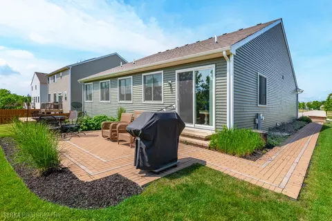 Exterior - 1902 Doolin Ave, Mchenry, IL 60050 photo 3 of 10