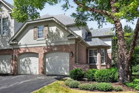 7940 Ashbrook Ct, Darien, IL 60561