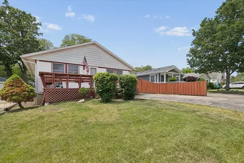 1518 Ridgeway St, Round Lake Beach, IL 60073
