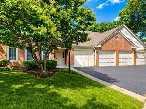 1510 Camden Ct #D1, Wheeling, IL 60090