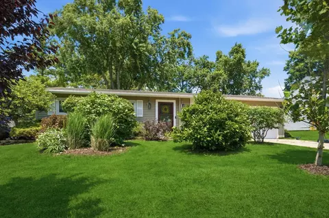 10162 Hiawatha Trl, Orland Park, IL 60462