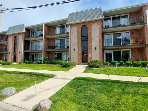 4009 W 105th St #1, Oak Lawn, IL 60453