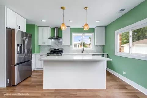 Kitchen - 2616 S 11th Ave, Broadview, IL 60155 photo 2 of 4