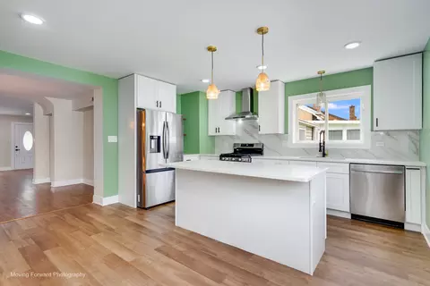 Kitchen - 2616 S 11th Ave, Broadview, IL 60155 photo 3 of 4