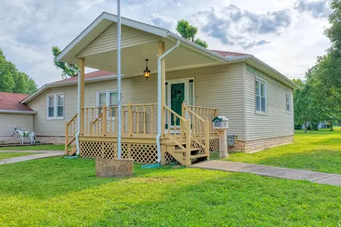 Exterior - 602 W Ray Ave, Christopher, IL 62822 photo 2 of 17