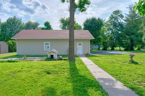 Exterior - 602 W Ray Ave, Christopher, IL 62822 photo 10 of 17