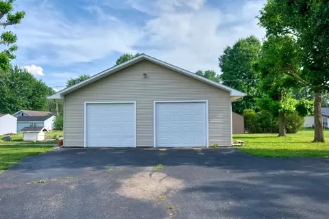 Exterior - 602 W Ray Ave, Christopher, IL 62822 photo 13 of 17