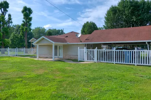 Exterior - 602 W Ray Ave, Christopher, IL 62822 photo 12 of 17