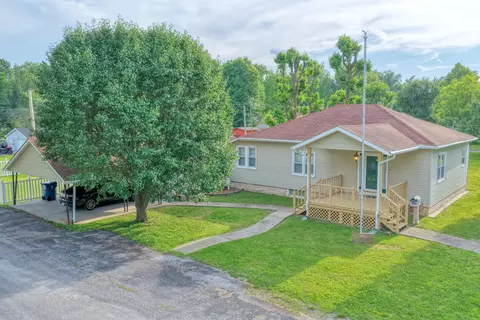 602 W Ray Ave, Christopher, IL 62822