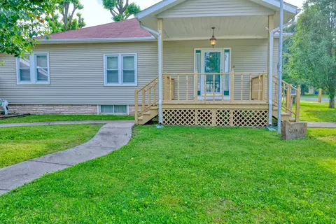 Exterior - 602 W Ray Ave, Christopher, IL 62822 photo 3 of 17