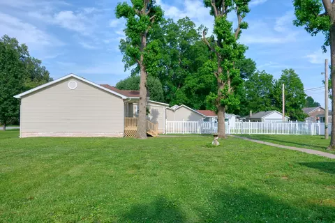 Exterior - 602 W Ray Ave, Christopher, IL 62822 photo 14 of 17