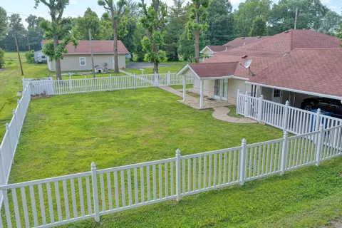 Exterior - 602 W Ray Ave, Christopher, IL 62822 photo 6 of 17