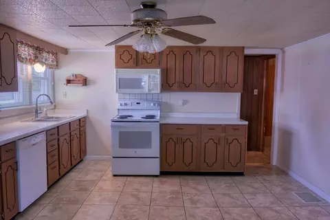 Kitchen - 602 W Ray Ave, Christopher, IL 62822 photo 7 of 8