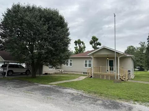 602 W Ray Ave, Christopher, IL 62822