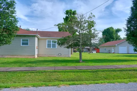 Exterior - 602 W Ray Ave, Christopher, IL 62822 photo 15 of 17