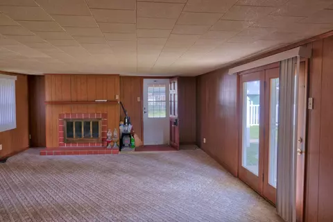 Living - 602 W Ray Ave, Christopher, IL 62822 photo 1 of 6
